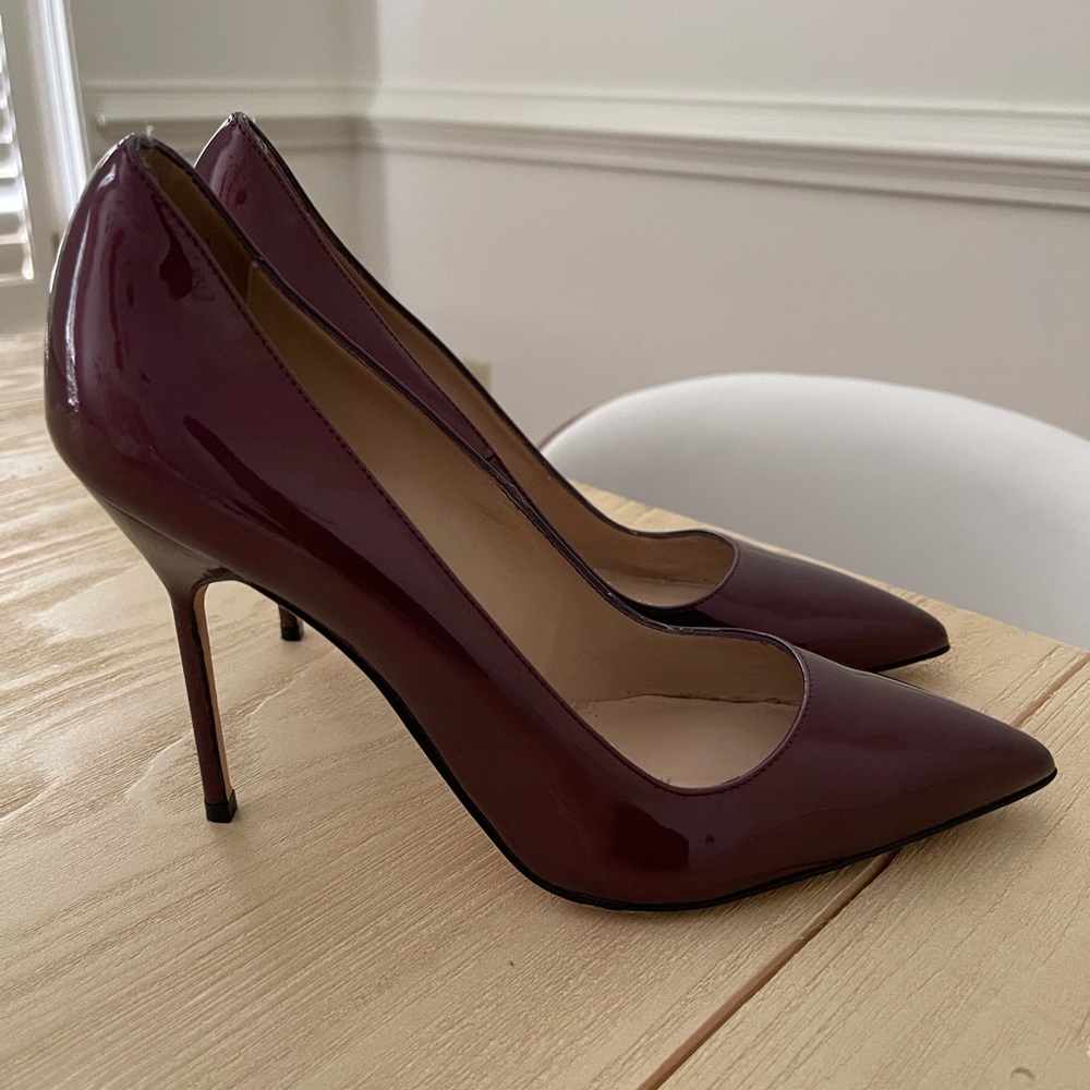 Burgundy Patent Leather Manolo Blahnik Pumps
Size 39.